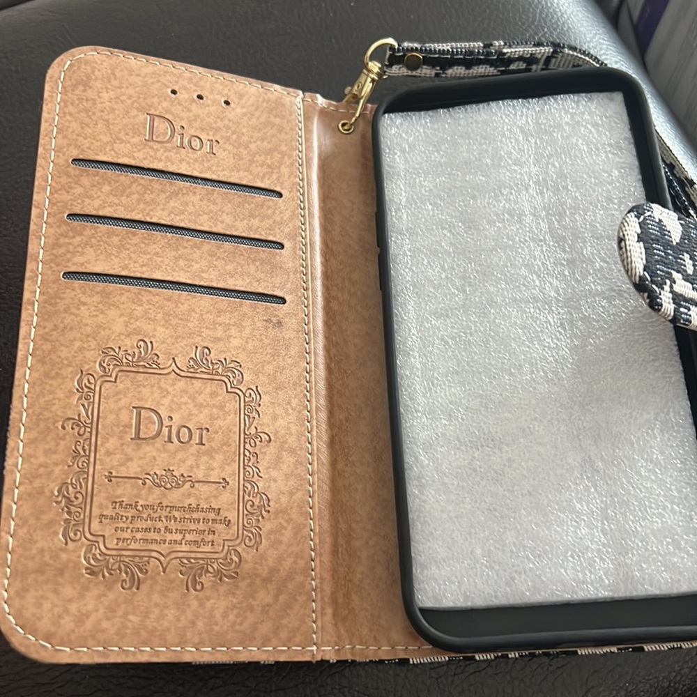 - I phone case for I phone 13 pro max - Picture 2 of 3